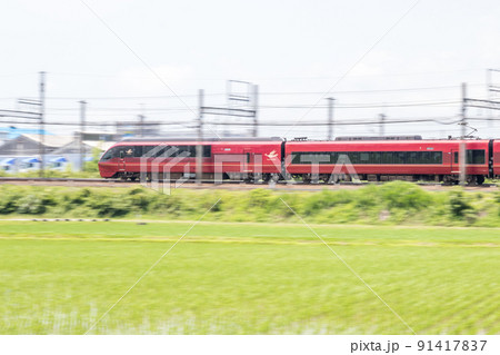 【近鉄名古屋線】田園地帯を駆け抜ける特急列車 【近鉄名古屋線】田園地帯を駆け抜ける特急列車 91417837