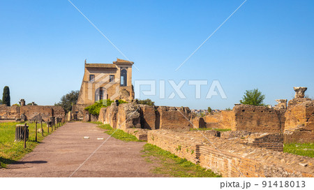 The ancient roman buildings on The Palatine Hill. 91418013