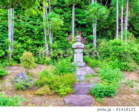 京都、常照寺の吉野太夫と灰屋紹益の供養塔 91418125