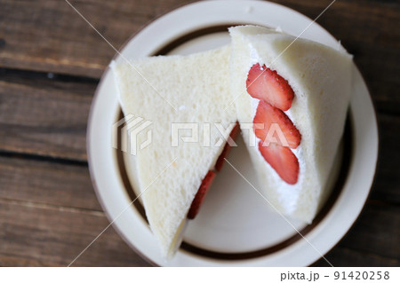 フルーツサンド いちごの生クリームサンド フルーツサンド いちごの生クリームサンド 91420258