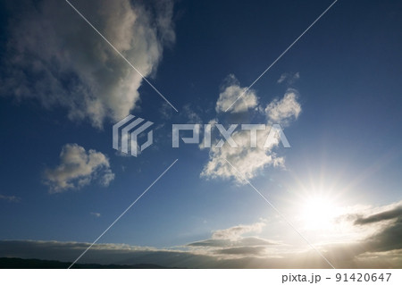 夏の朝空・朝陽と雲・210810AM・空主体 91420647