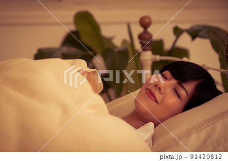 快眠する女性 快眠する女性 91420812