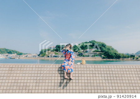 浴衣姿の女性と夏空の観光地 浴衣姿の女性と夏空の観光地 91420914