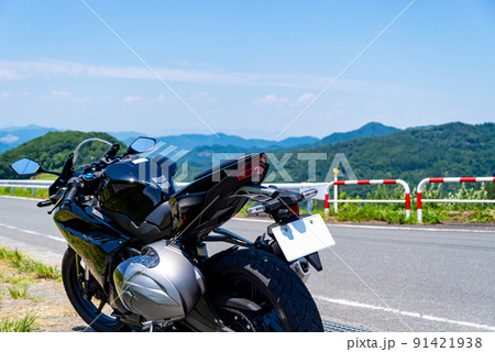 夏のバイクツーリング 高原の峠道から見渡す山々 a-1 夏のバイクツーリング 高原の峠道から見渡す山々 a-1 91421938