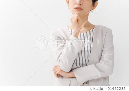 考える人　女性 91422285