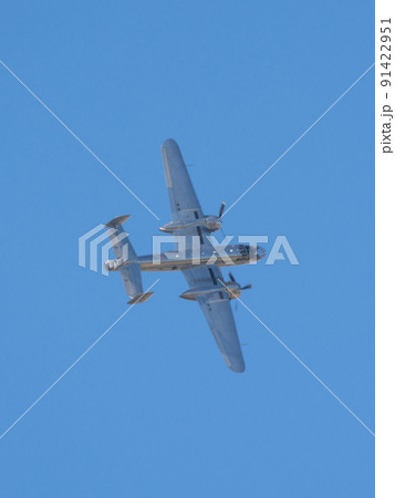 ノースアメリカンB-25Jミッチェル爆撃機旋回 91422951