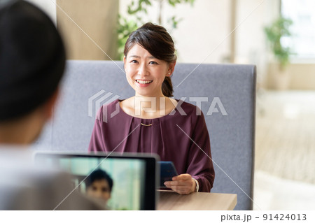 女性の活躍 91424013