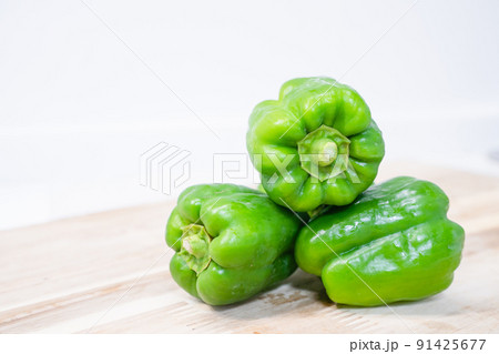 食材 ピーマンの文字入れ背景素材 食材 ピーマンの文字入れ背景素材 91425677