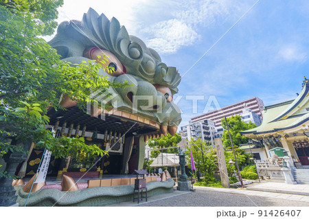 「獅子殿」と呼ばれる大きな獅子がいる難波八阪神社 91426407