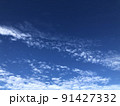 夏の青空と白い雲 91427332