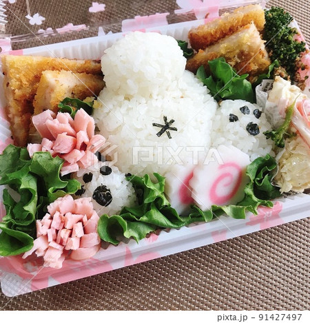 畑に突っ込んだウサギのデコおにぎり弁当 91427497