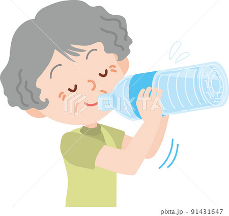 ペットボトルの水を飲む高齢女性 91431647