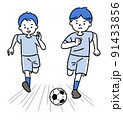 ドリブルをするサッカー少年たち 91433856