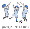 跳び上がって喜ぶサッカー少年たち 91433859