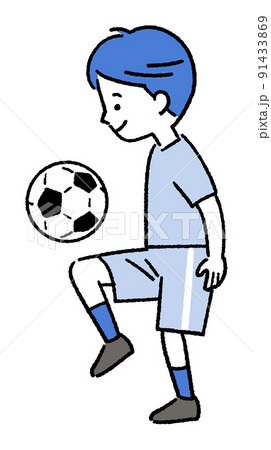 リフティングするサッカー少年 91433869