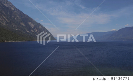 Lake Teletskoye between mountains with blue clear sky in Altai 91434771