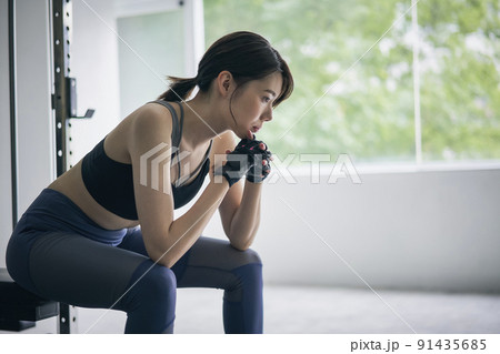 スポーツジム トレーニング 女性 スポーツジム トレーニング 女性 91435685