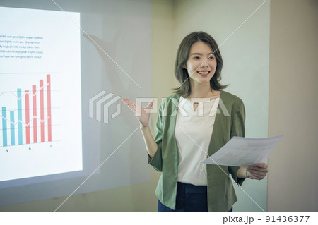 プレゼンテーション 女性 プレゼンテーション 女性 91436377