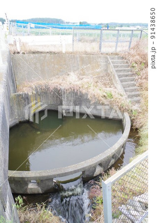 長野県の灌漑施設 西天竜幹線水路 円筒分水群「塩の井21号甲」 特徴的な灌漑施設 長野県の灌漑施設 西天竜幹線水路 円筒分水群「塩の井21号甲」 特徴的な灌漑施設 91438650