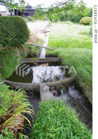 長野県の灌漑施設　西天竜幹線水路　円筒分水群「木下19号甲2」　特徴的な灌漑施設 91438975