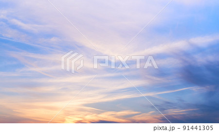 夏の終わりの寂しい空 91441305