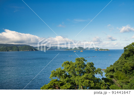 栖原の海に浮かぶ島々(毛無島・苅藻島・鷹島)　【和歌山県湯浅町】 91441647