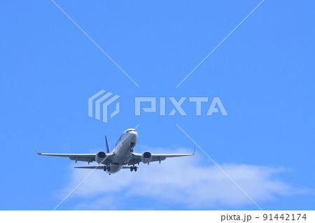 離陸する旅客機 上昇する旅客機 離陸する旅客機 上昇する旅客機 91442174