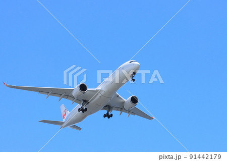 離陸する旅客機 上昇する旅客機 離陸する旅客機 上昇する旅客機 91442179