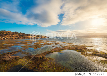 Iconic Granite Island at sunset viewed from the causeway 91442277