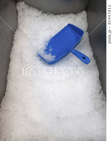 Ice scoop and Ice in Ice Bucket Ice scoop and Ice in Ice Bucket 91447811
