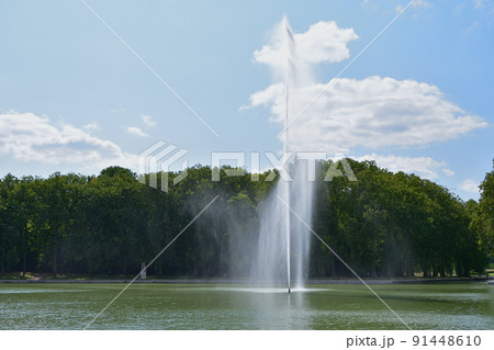 フランス、オー・ド・セーヌ。ソー公園にある運河。2021年8月24日撮影。 フランス、オー・ド・セーヌ。ソー公園にある運河。2021年8月24日撮影。 91448610