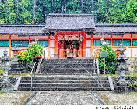 京都、大原野神社の本殿 91452528