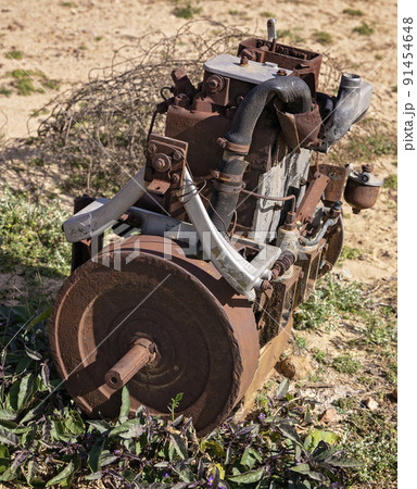 Vintage Diesel Engine Full Of Rust Rubyvale Australia 91454648