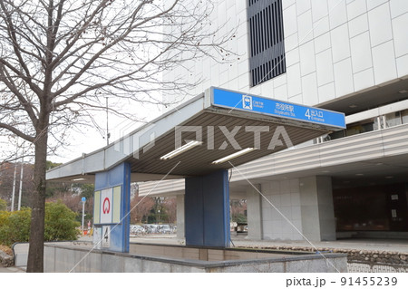 愛知県庁前の地下鉄「市役所駅」の出入口（愛知県 名古屋市 中区） 91455239