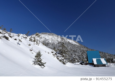 雪山の山小屋(縞枯山荘 北横岳 坪庭自然園 長野県 茅野市) 雪山の山小屋(縞枯山荘 北横岳 坪庭自然園 長野県 茅野市) 91455275