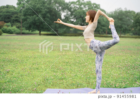 パークヨガ ダンサーのポーズ パークヨガ ダンサーのポーズ 91455981