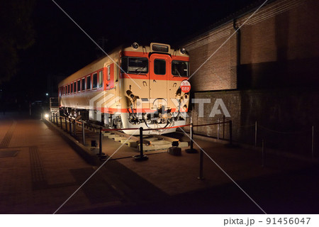 敦賀赤レンガ倉庫　急行わかさの展示車両　ライトアップ夜景（福井県敦賀市） 91456047