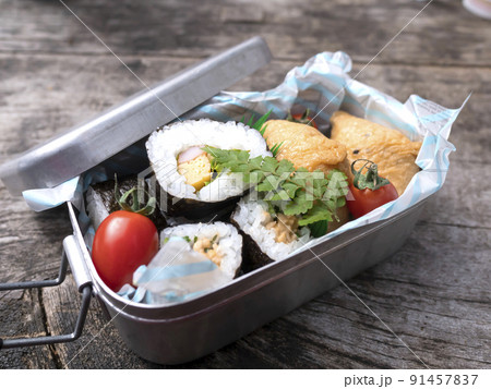 おいしいメスティンのお弁当【巻き寿司 いなり寿司】 おいしいメスティンのお弁当【巻き寿司 いなり寿司】 91457837