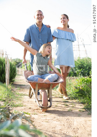 Portrait of happy family Portrait of happy family 91457997