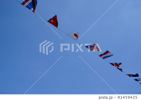 万国旗と空 万国旗と空 91459435
