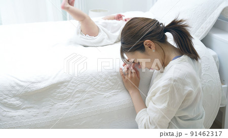 育児に疲れた女性 育児疲れ 育児に疲れた女性 育児疲れ 91462317