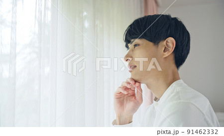 悩む男性 91462332