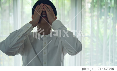 落ち込む男性 落ち込む男性 91462340