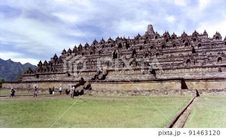 Borobudur Temple Compounds / ボロブドゥール寺院遺跡群(正面口) 91463120