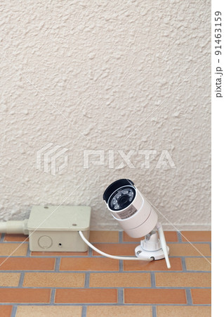 壁に取り付けられた防犯カメラ、監視カメラ 壁に取り付けられた防犯カメラ、監視カメラ 91463159