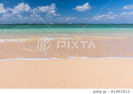 Soft crystal clear wave of turquoise sea on sandy beach 91467912