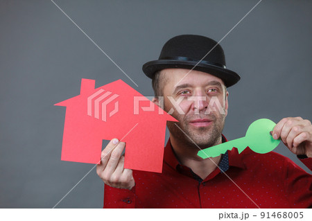 Man holding red house model 91468005