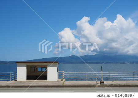 佐渡ヶ島のバス停留所(背合) 佐渡ヶ島のバス停留所(背合) 91468997