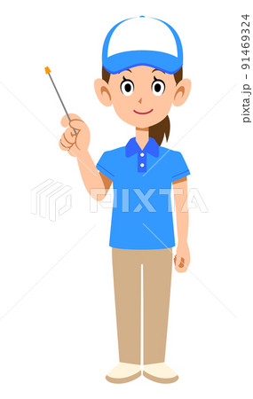 半袖のポロシャツ姿で帽子をかぶった女性スタッフの指し棒を持つ様子 91469324