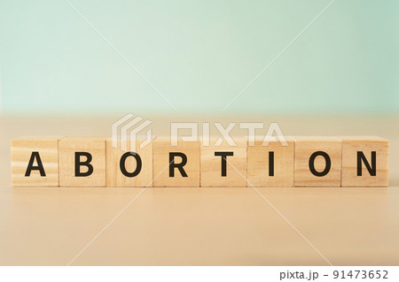 妊娠中絶のイメージ|「ABORTION」と書かれたブロック 妊娠中絶のイメージ|「ABORTION」と書かれたブロック 91473652